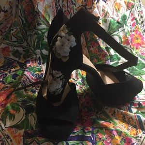 White-stitch flowers on black ankle strap heel 11W